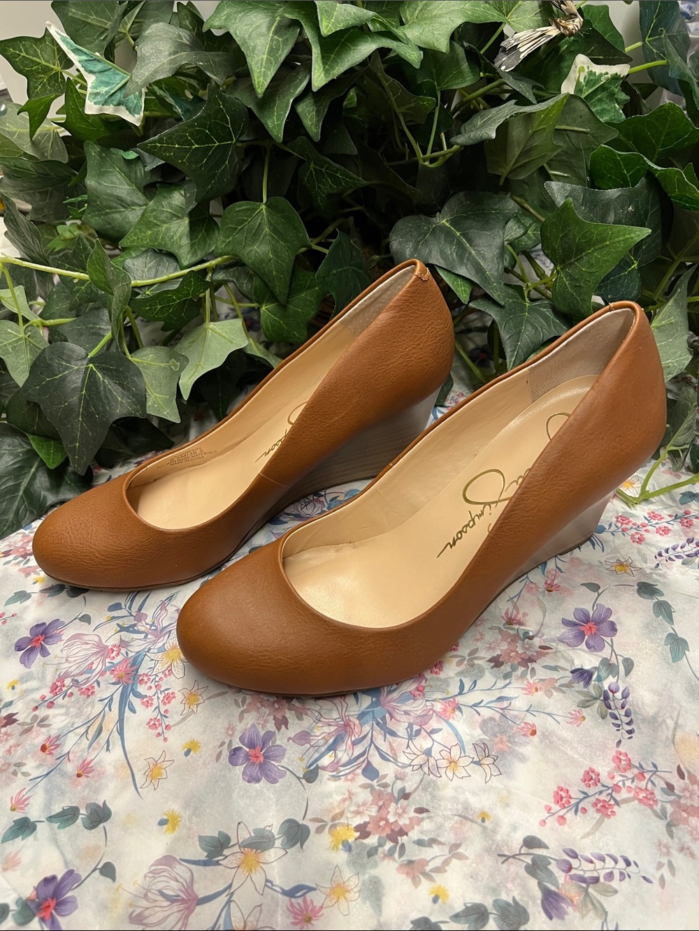 Jessica Simpson Tan Round-Toe Pumps - Picture 4 of 13